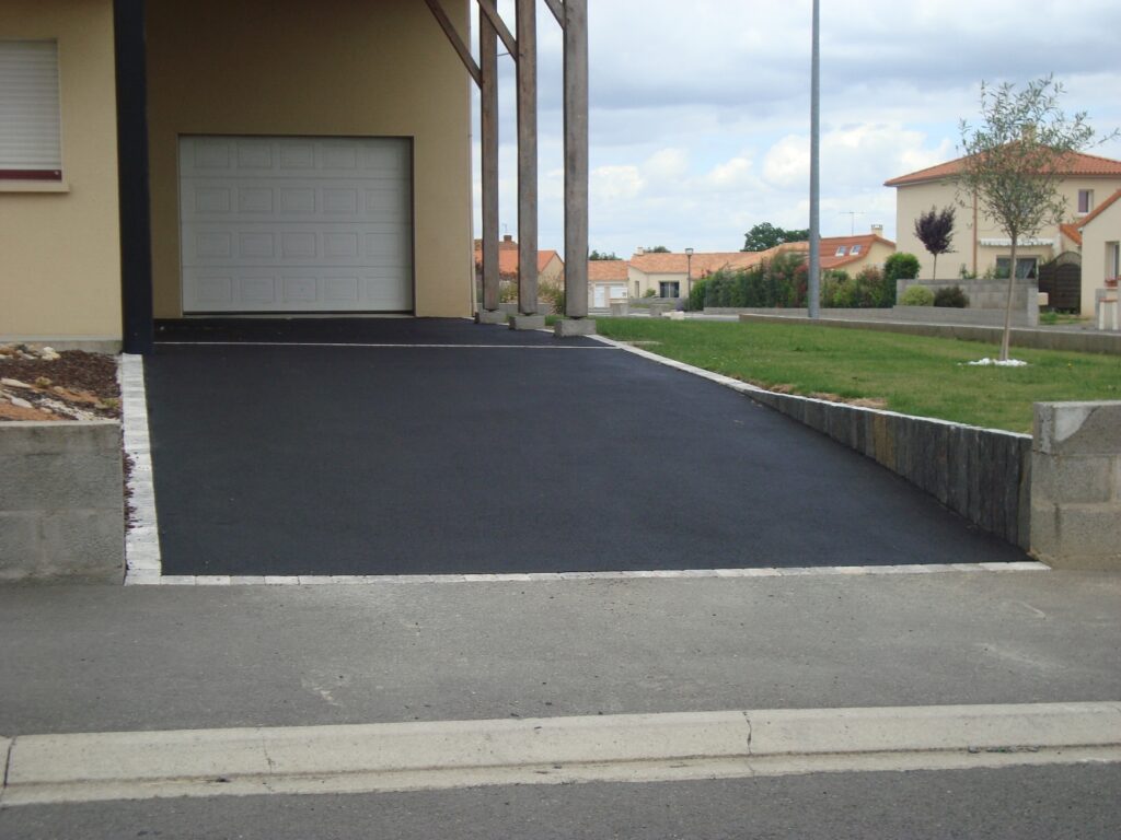 Sitename Enrobee Cholet ENROBE NOIR SOUTENEMENT PIQUETS ARDOISE